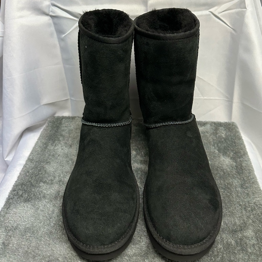 Uggs Women's Classic Short Boots